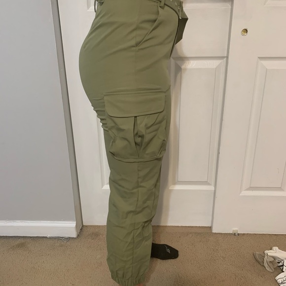 Nasty Gal Belted Cargo Trouser in sage - Picture 4 of 5